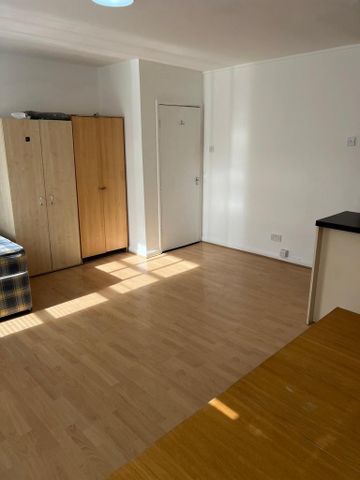 Studio to rent - Photo 2