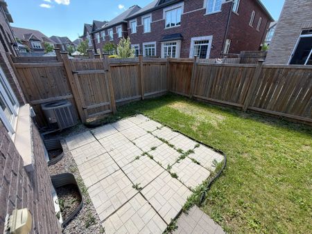 For Lease - 3041 Hibiscus Gardens, Oakville, Ontario - Photo 5
