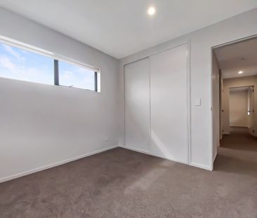 Amazing near new Four bedroom Family home - Photo 3