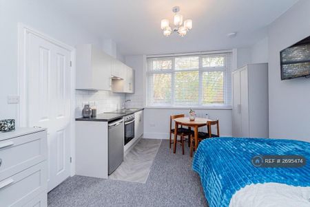 Studio to rent - Photo 2