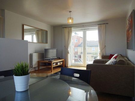 3 bedroom flat to rent - Photo 2