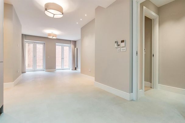 Fitzjohns Avenue, Hampstead, London - Photo 1