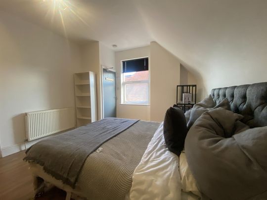 Room in a Shared House, School Road, B28 - Photo 1