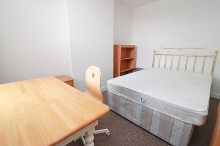 4 bedroom terraced house to rent - Photo 3