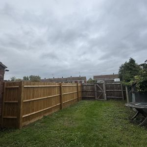 Court Close - Photo 3