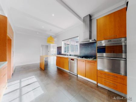 3 Bed, 1 Bath - Photo 2