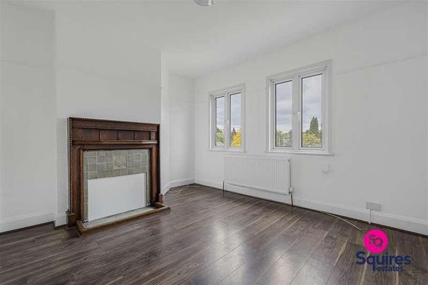 Sussex Ring, Woodside, N12 - Photo 1