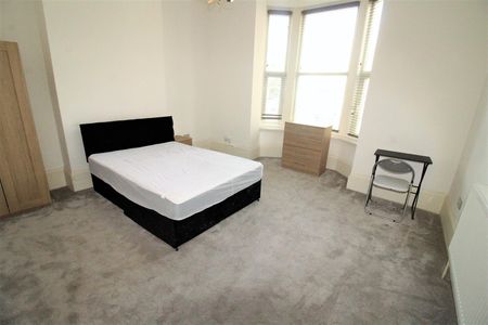 House - Semi-Detached For Rent Campbell Road, Southsea - Photo 5