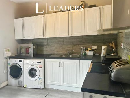 6 bedroom terraced house to rent - Photo 3