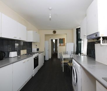 4 bedroom terraced house to rent - Photo 6