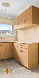 SPACIOUS | TWO BEDROOM | QUIET BLOCK - Photo 3