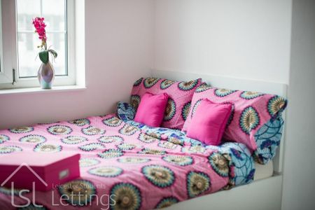 3 bedroom apartment to rent - Photo 4