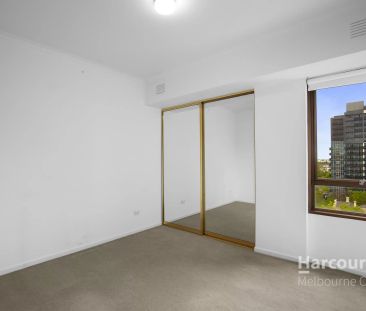 Superb & Sizeable apartment on St Kilda Road! - Photo 4