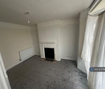 3 bedroom end of terrace house to rent - Photo 3