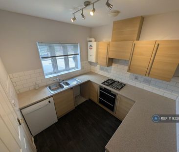 4 bedroom semi-detached house to rent - Photo 3