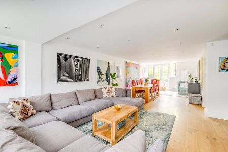 4 Bedroom House To Let - Photo 4