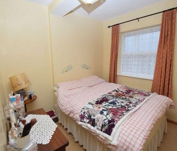 4 bedroom semi-detached house to rent - Photo 4