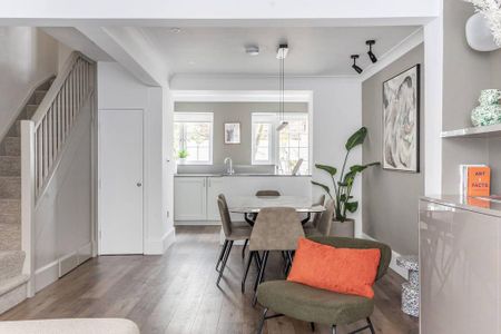 3 bedroom terraced house to rent - Photo 5