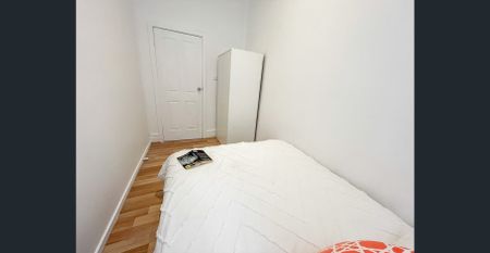 Renovated Fully Furnished 5 Bedroom in Premiere Location - Photo 4