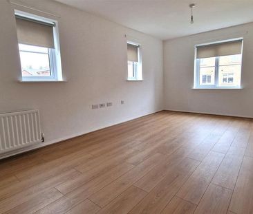 3 bedroom semi-detached house to rent - Photo 3