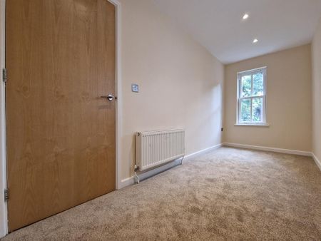 3 bedroom end of terrace house to rent - Photo 4