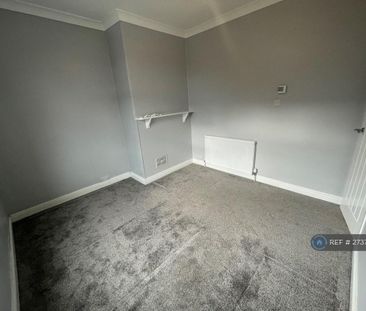 2 bedroom end of terrace house to rent - Photo 3