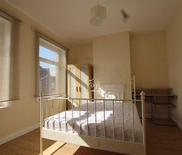 4 bedroom terraced house to rent - Photo 3