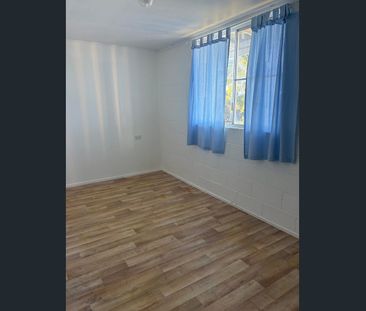 3 Bedroom Cottage with Sea Breezes - Photo 5