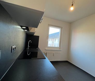 LUXUS TRIFFT GEMÜTLICHKEIT – Sanierte 3-Raumwohnung mit EBK & Wohlf... - Photo 5