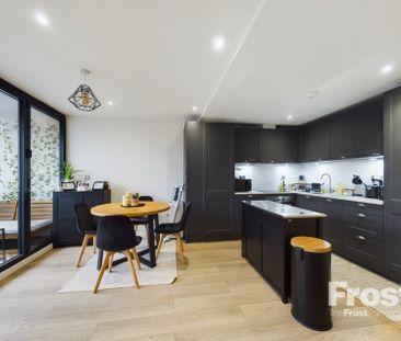 Green Street, Sunbury-on-Thames, Surrey,TW16 - Photo 3