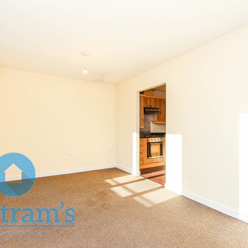 References Pending - 2 bed Apartment - Photo 1