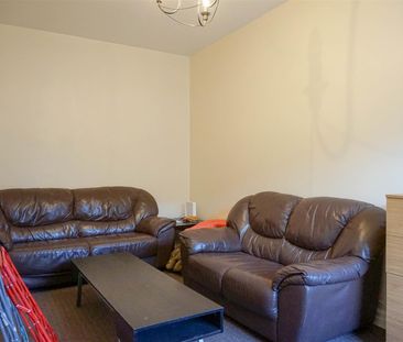 Leeds - Photo 1