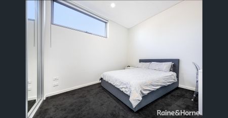 Contemporary Two Bedroom Apartment In The Heart of Marrickville - Photo 2