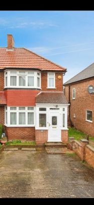 2 Bed Semi-Detached House, Pears Road, TW3 - Photo 1