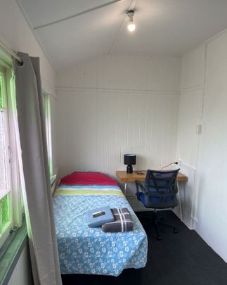 Furnished Room in Prime Red Hill Location - Photo 1