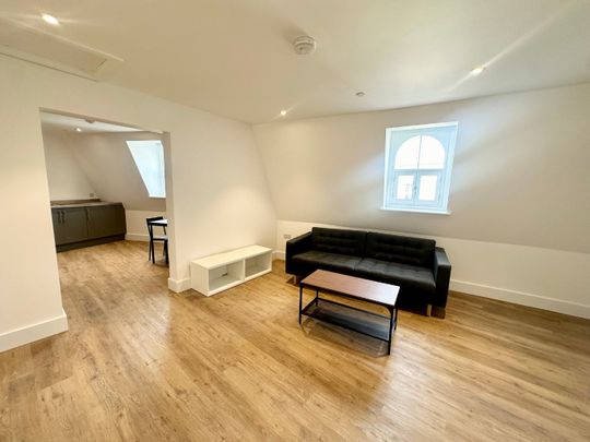 Furnished one bedroom apartment in the heart of the city centre - Photo 1