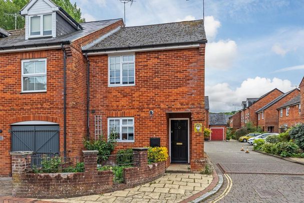 3 bedroom end of terrace house to rent - Photo 1