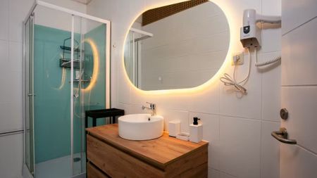 Carrer del Comte d'Urgell, Barcelona, Catalonia 08011 - Photo 5