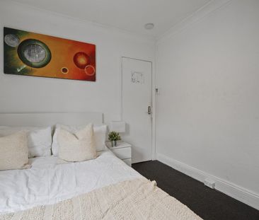 Redfern - Photo 5