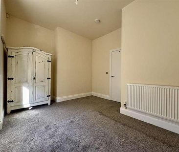 Huddersfield Road, Holmfirth, HD9 - Photo 3