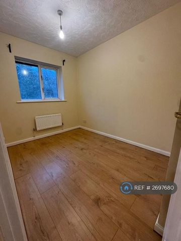 3 bedroom terraced house to rent - Photo 3