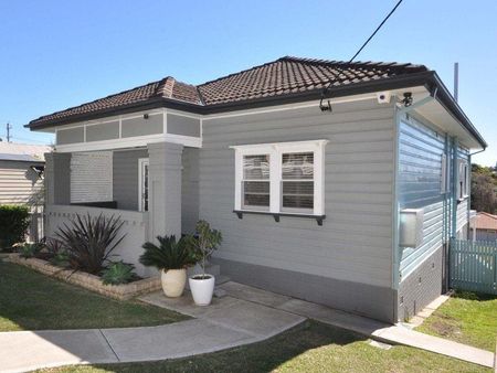Renovated and air-conditioned, with fully fenced yard. - Photo 4