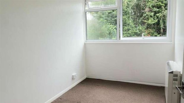 Long Green, Chigwell, London, IG7 - Photo 1