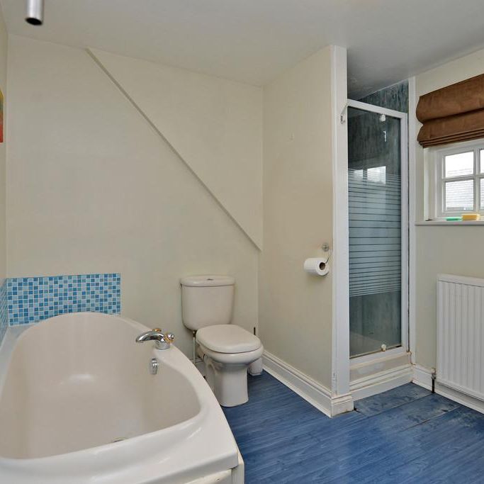 1 bedroom in a house share to rent - Photo 1