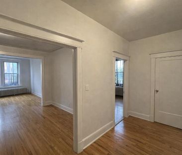 4½ Apartment Available - A louer • For Rent - Photo 3