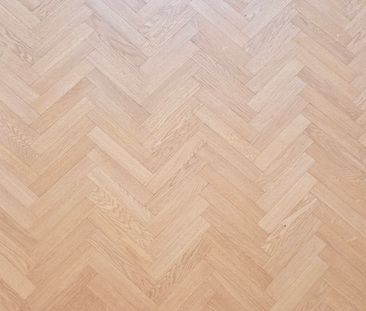 Exceptionally charming, RENOVATED house in a quiet street - Photo 4