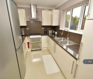 2 bedroom end of terrace house to rent - Photo 5