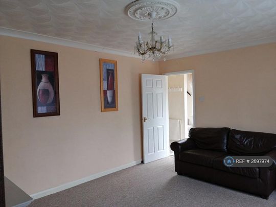 2 bedroom end of terrace house to rent - Photo 1