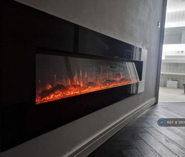 1 bedroom in a house share to rent - Photo 4