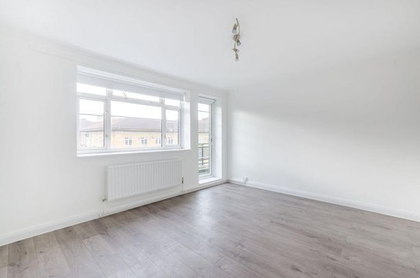 4 bedroom flat to rent - Photo 1